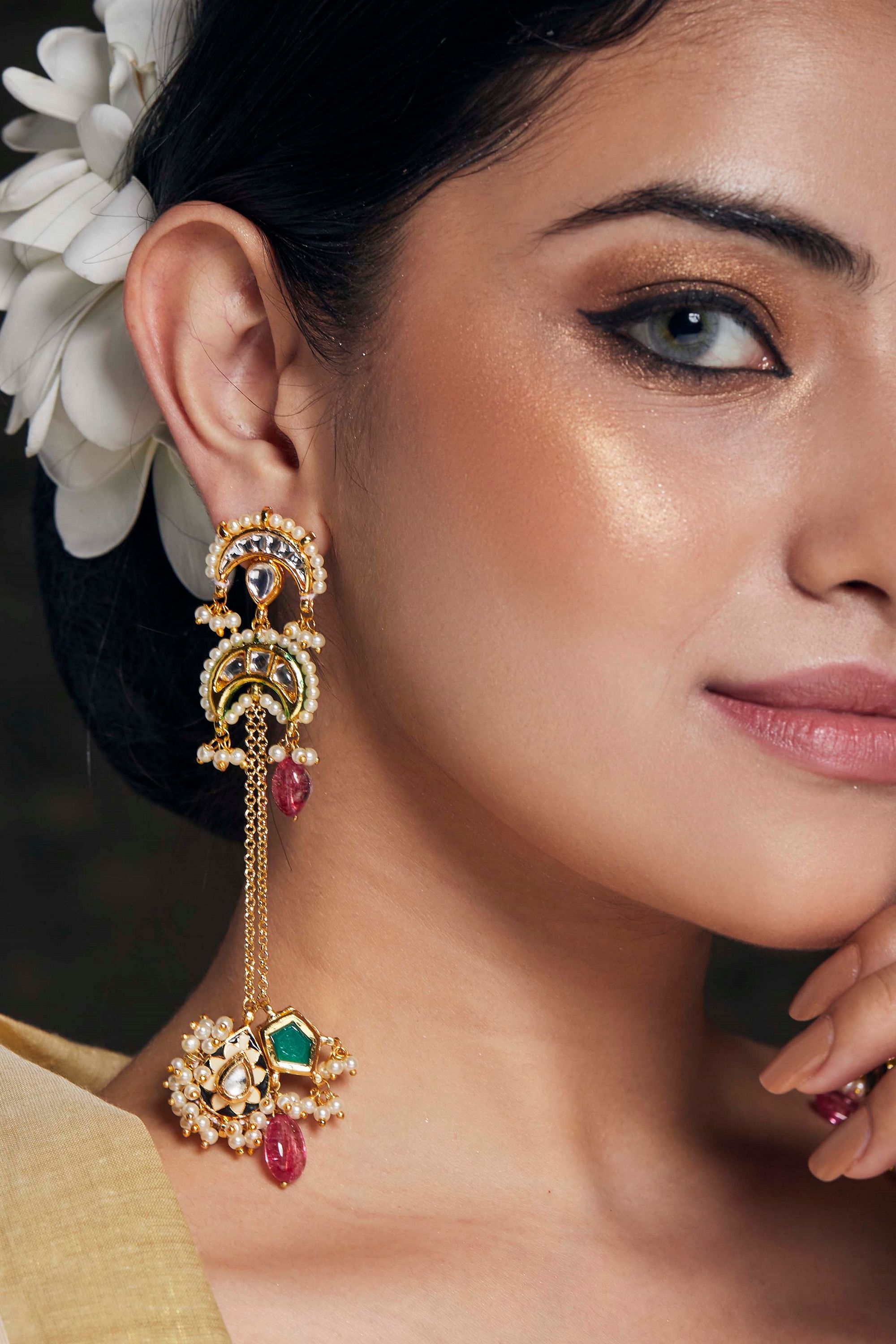 Buy Karatcart Gold Plated Black Beads Drop Kundan Earrings Online