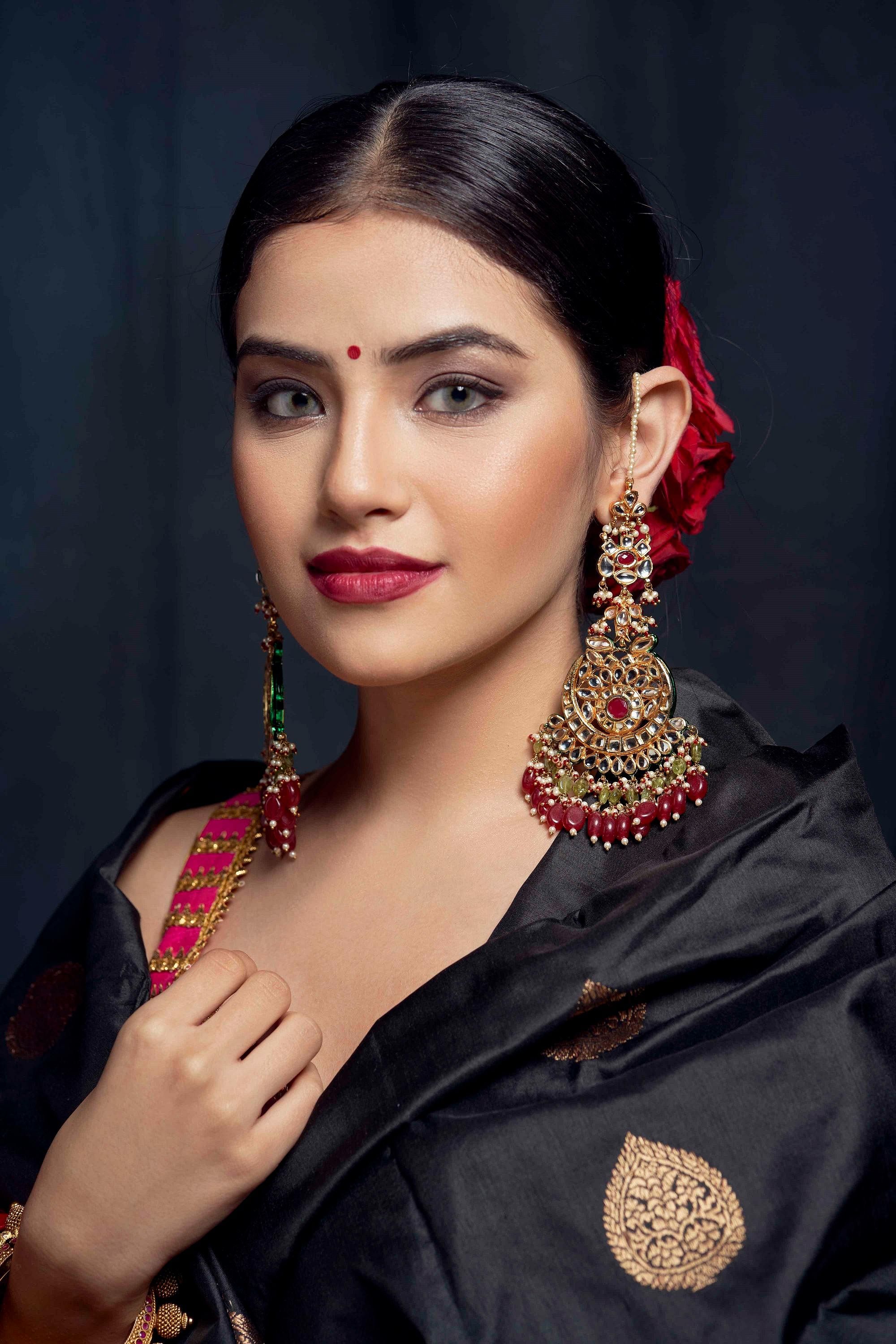 Red earrings for saree discount