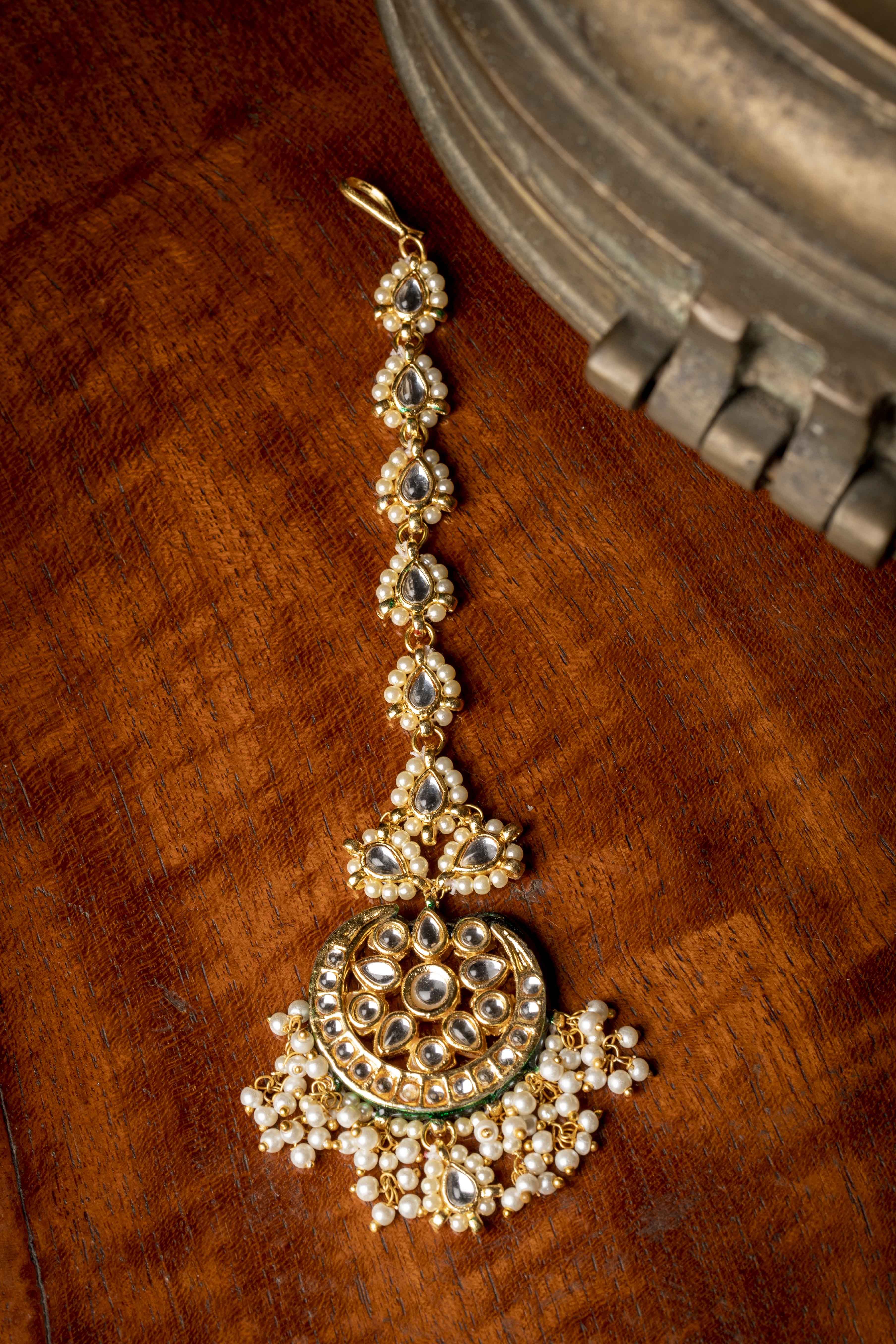 White Color Kundan Earrings With Maang Tikka – Shingaar Jewellery