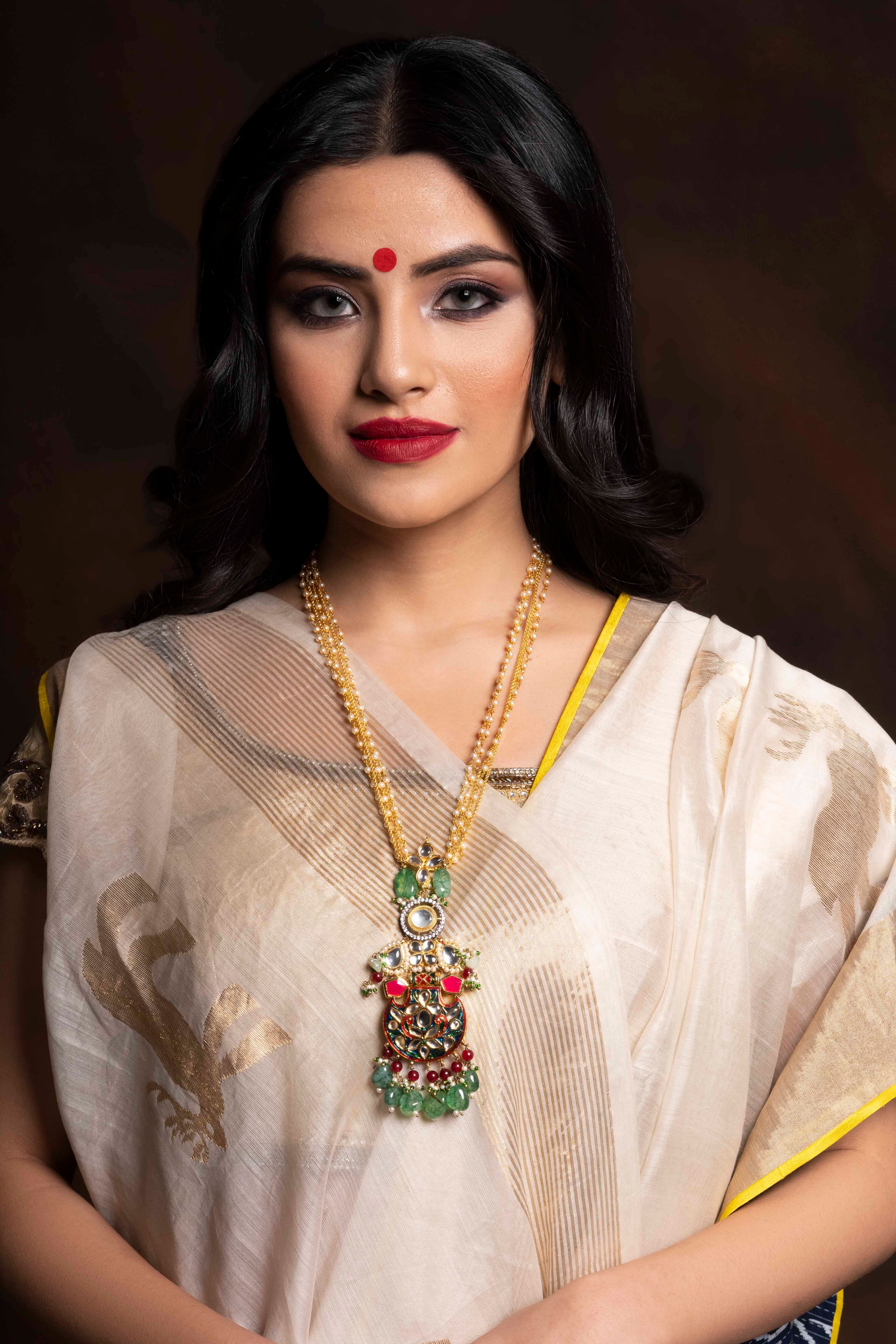 What Kind of Jewelry to Wear with Silk Sarees - Deepamsilksbangalore