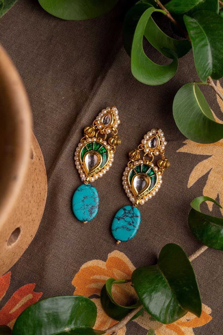 Buy Gold Green Drop Earrings w/ Tsavorite Gemstone Beads, 18k Gold Nuggets  – debbiedelacueva